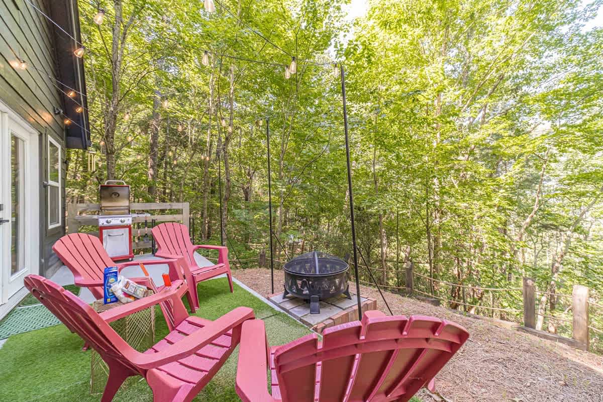 RIDGEVIEW RETREAT | HOT TUB | FIRE PIT AND GAMES