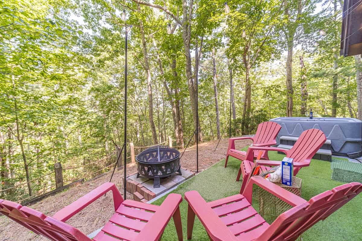 RIDGEVIEW RETREAT | HOT TUB | FIRE PIT AND GAMES