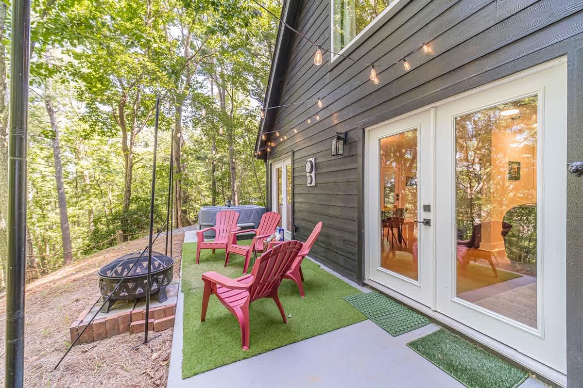 RIDGEVIEW RETREAT | HOT TUB | FIRE PIT AND GAMES