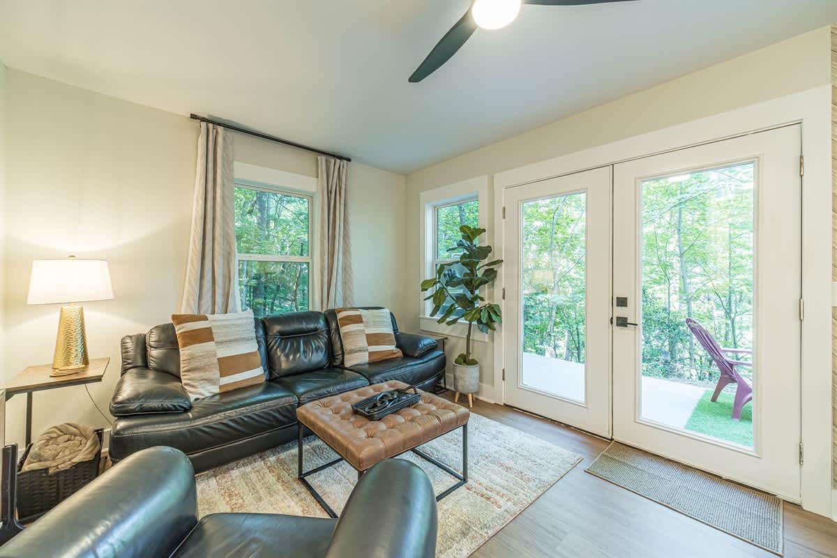 RIDGEVIEW RETREAT | HOT TUB | FIRE PIT AND GAMES