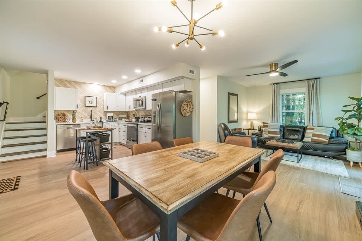 RIDGEVIEW RETREAT | HOT TUB | FIRE PIT AND GAMES