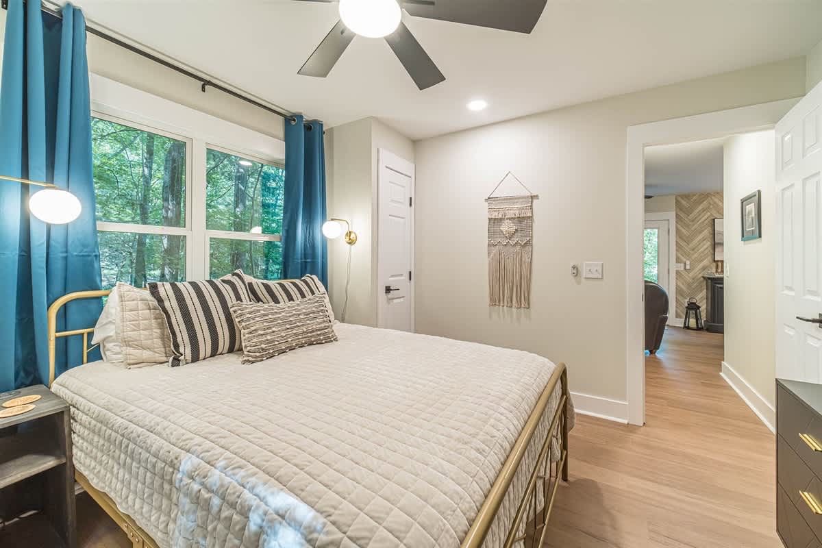 RIDGEVIEW RETREAT | HOT TUB | FIRE PIT AND GAMES