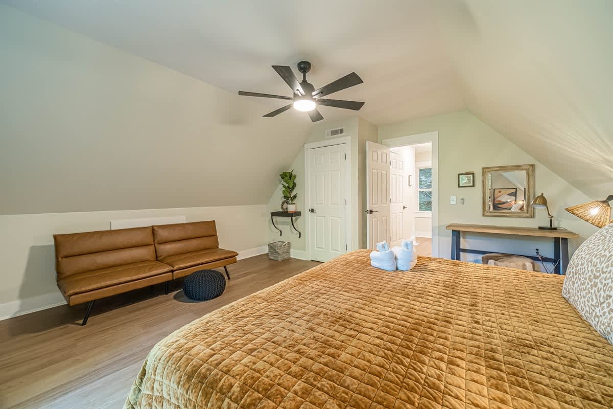RIDGEVIEW RETREAT | HOT TUB | FIRE PIT AND GAMES
