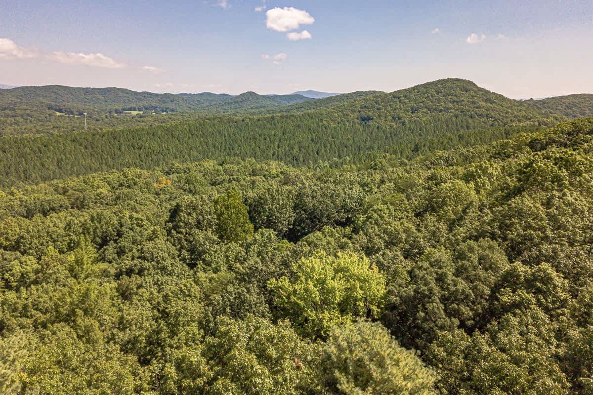 RIDGEVIEW RETREAT | HOT TUB | FIRE PIT AND GAMES