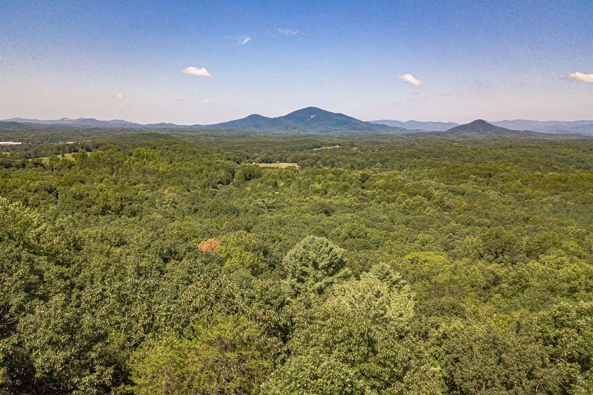 RIDGEVIEW RETREAT | HOT TUB | FIRE PIT AND GAMES