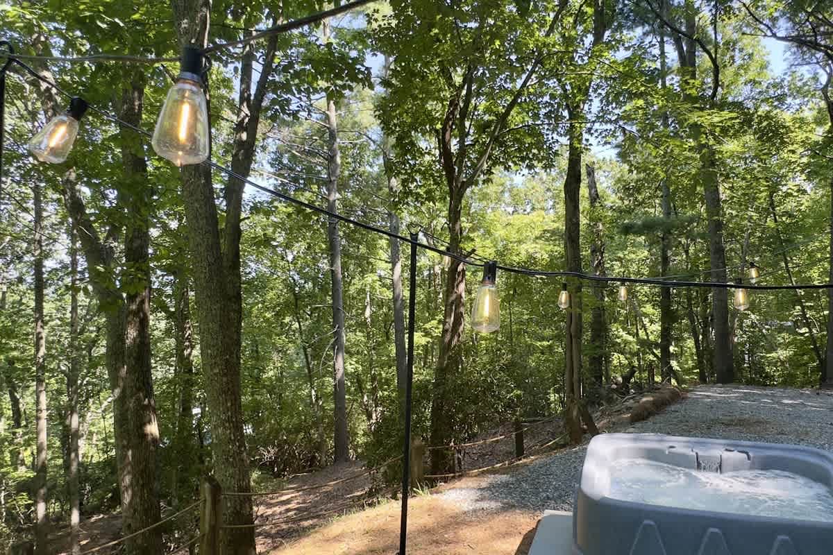 RIDGEVIEW RETREAT | HOT TUB | FIRE PIT AND GAMES