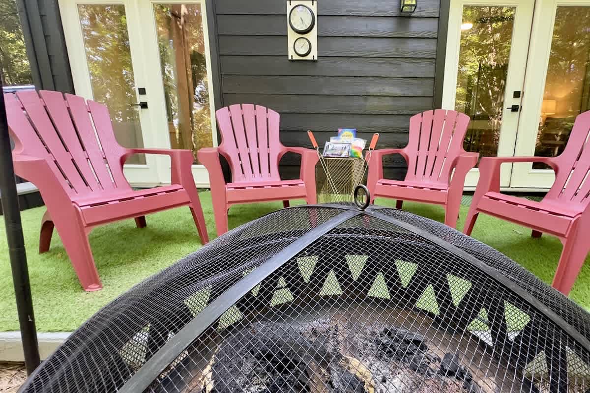RIDGEVIEW RETREAT | HOT TUB | FIRE PIT AND GAMES