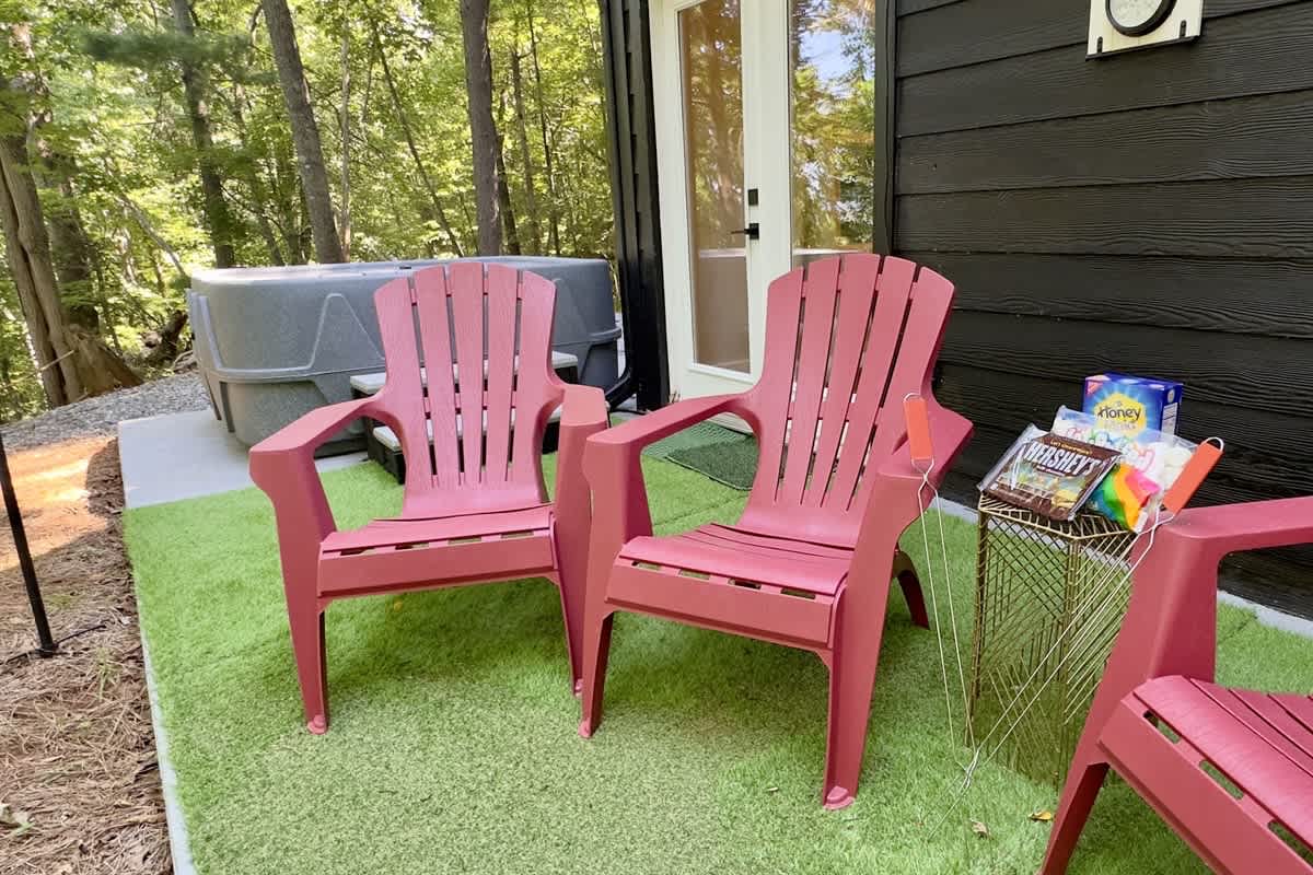 RIDGEVIEW RETREAT | HOT TUB | FIRE PIT AND GAMES