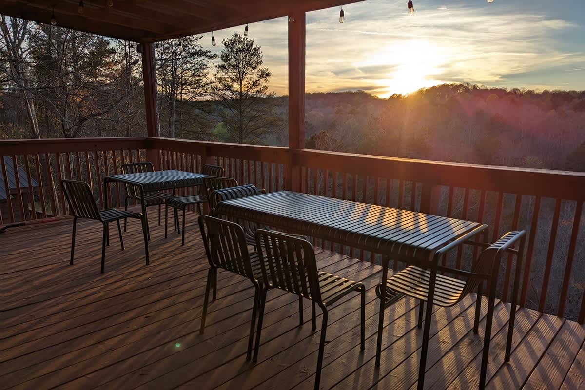 RIVER BEND LODGE- SOQUE RIVERFRONT LOG CABIN