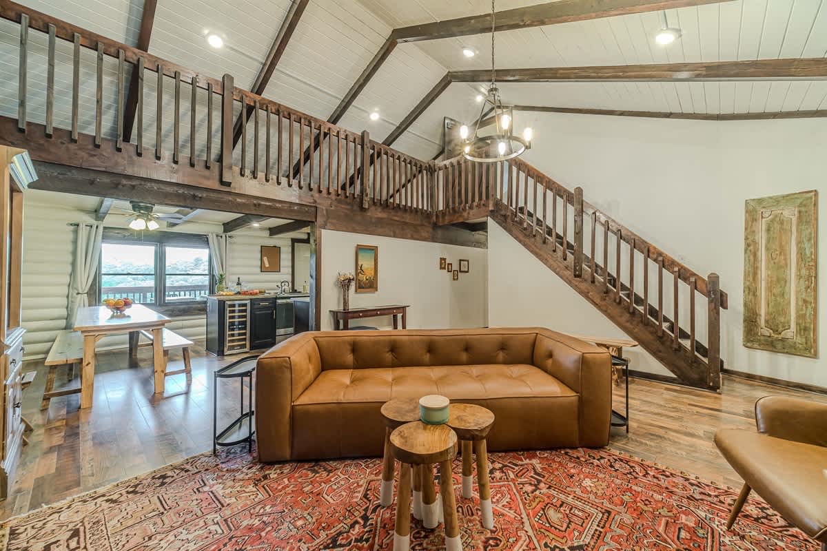 RIVER BEND LODGE- SOQUE RIVERFRONT LOG CABIN