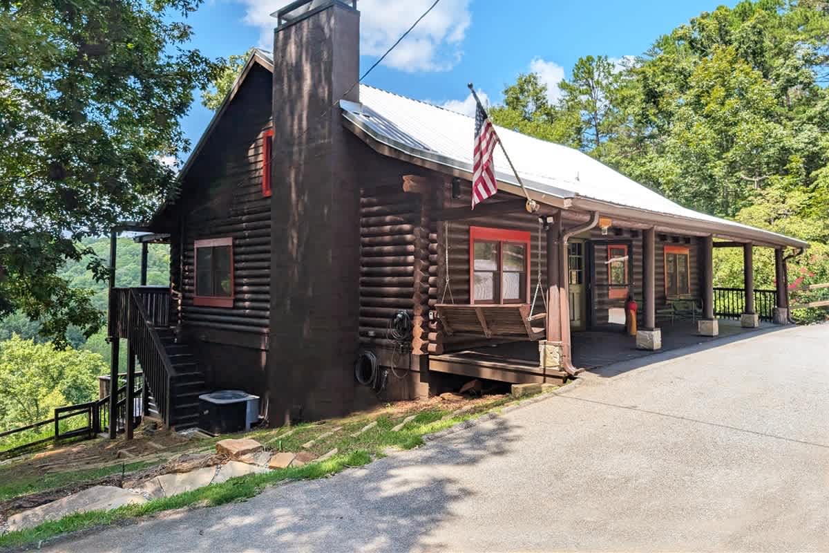 RIVER BEND LODGE- SOQUE RIVERFRONT LOG CABIN