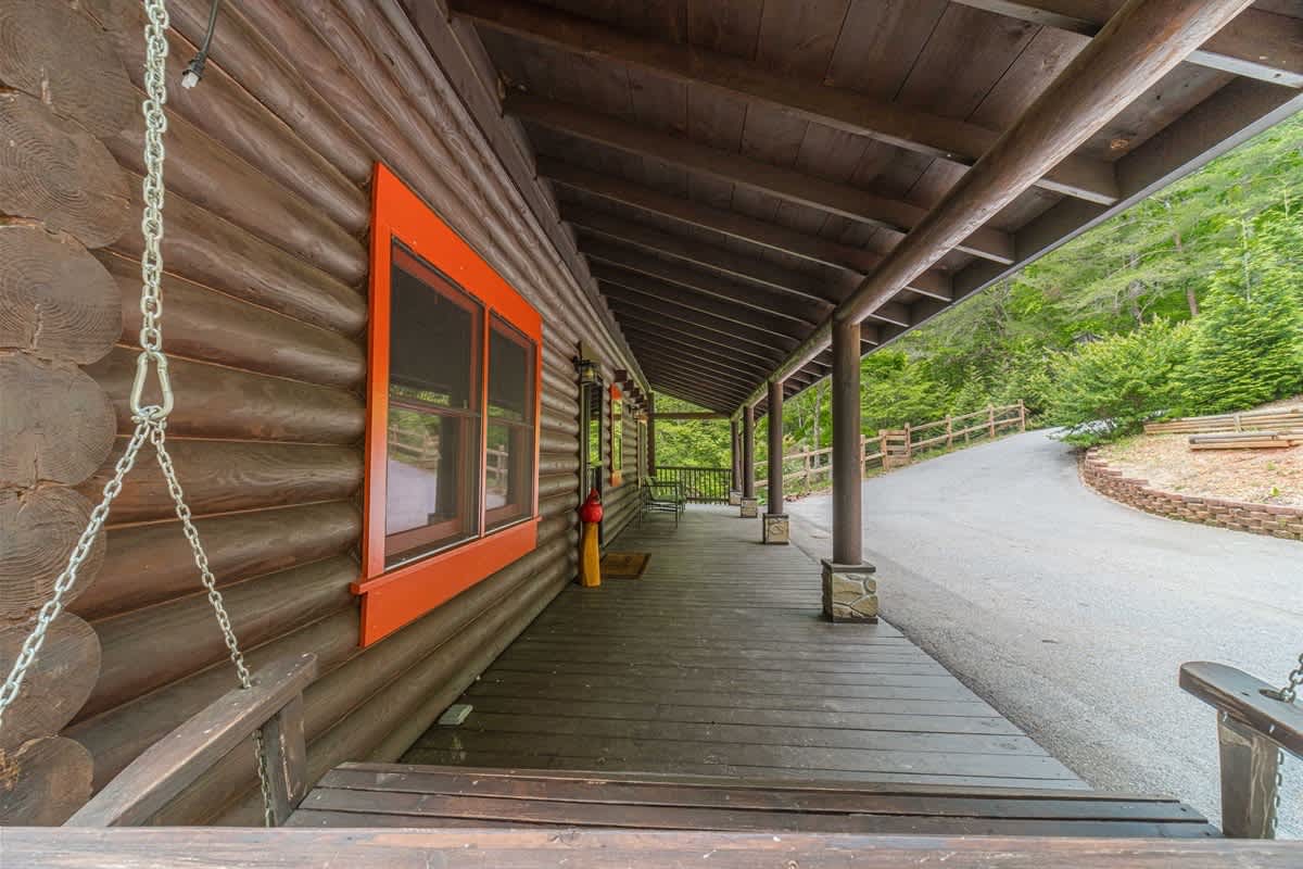 RIVER BEND LODGE- SOQUE RIVERFRONT LOG CABIN