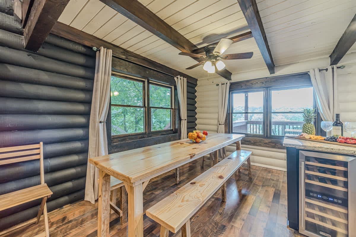 RIVER BEND LODGE- SOQUE RIVERFRONT LOG CABIN