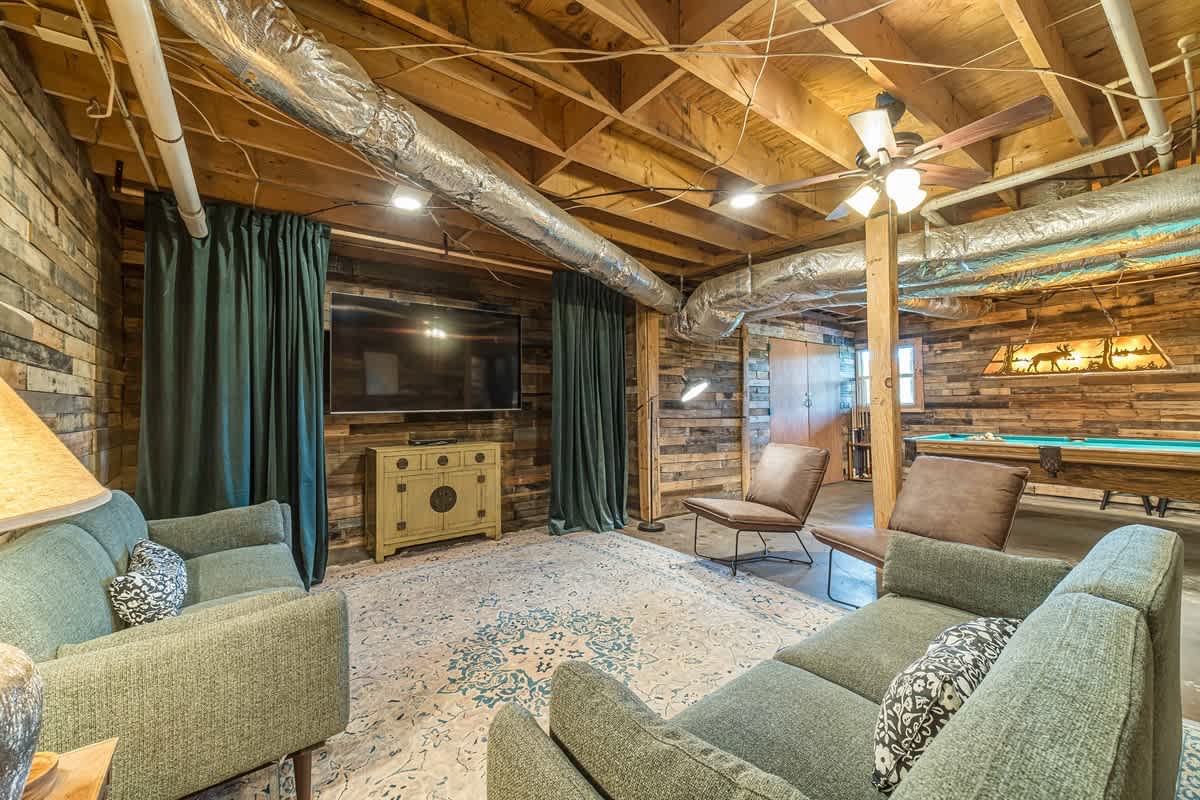 RIVER BEND LODGE- SOQUE RIVERFRONT LOG CABIN