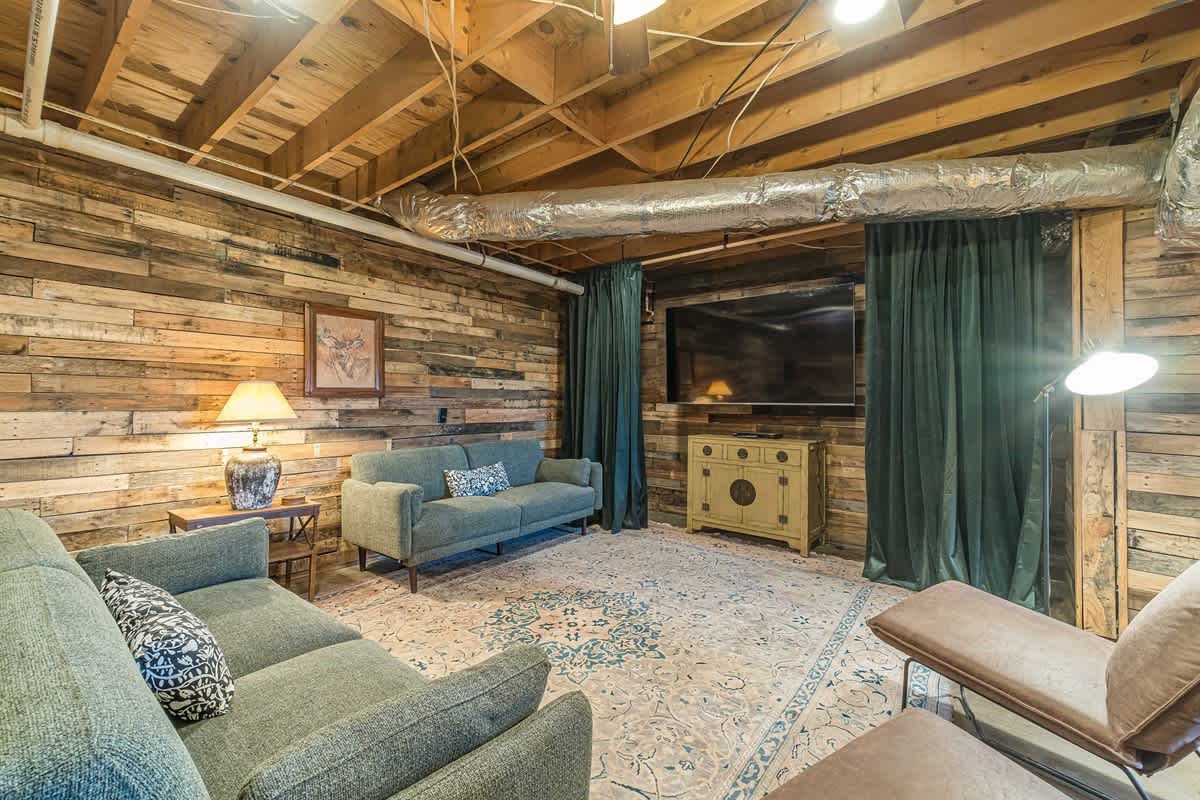 RIVER BEND LODGE- SOQUE RIVERFRONT LOG CABIN