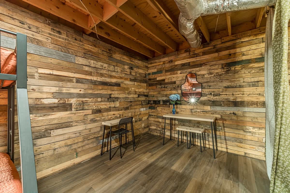 RIVER BEND LODGE- SOQUE RIVERFRONT LOG CABIN