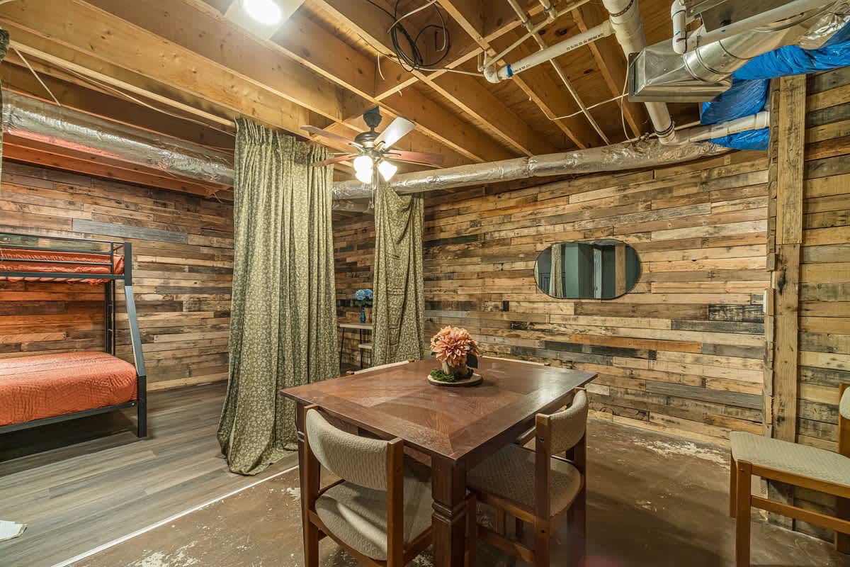 RIVER BEND LODGE- SOQUE RIVERFRONT LOG CABIN