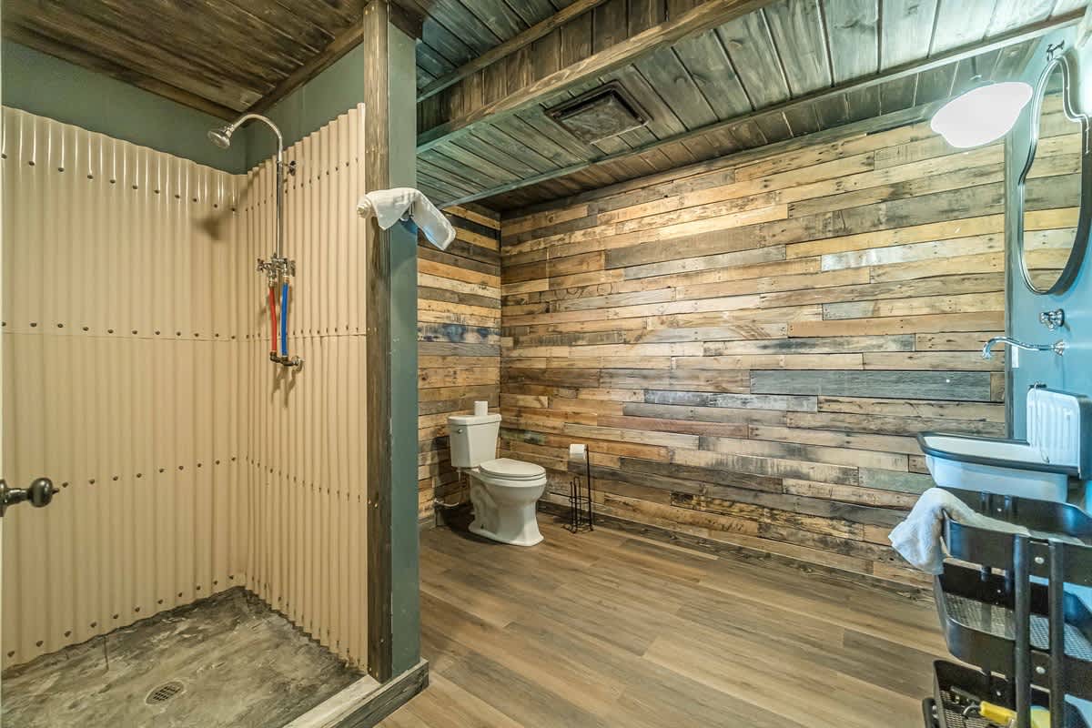 RIVER BEND LODGE- SOQUE RIVERFRONT LOG CABIN