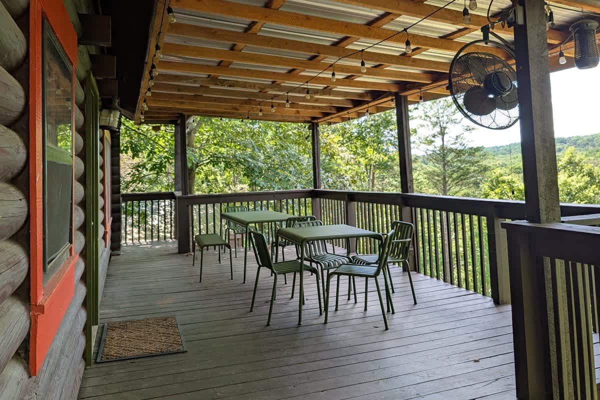 RIVER BEND LODGE- SOQUE RIVERFRONT LOG CABIN