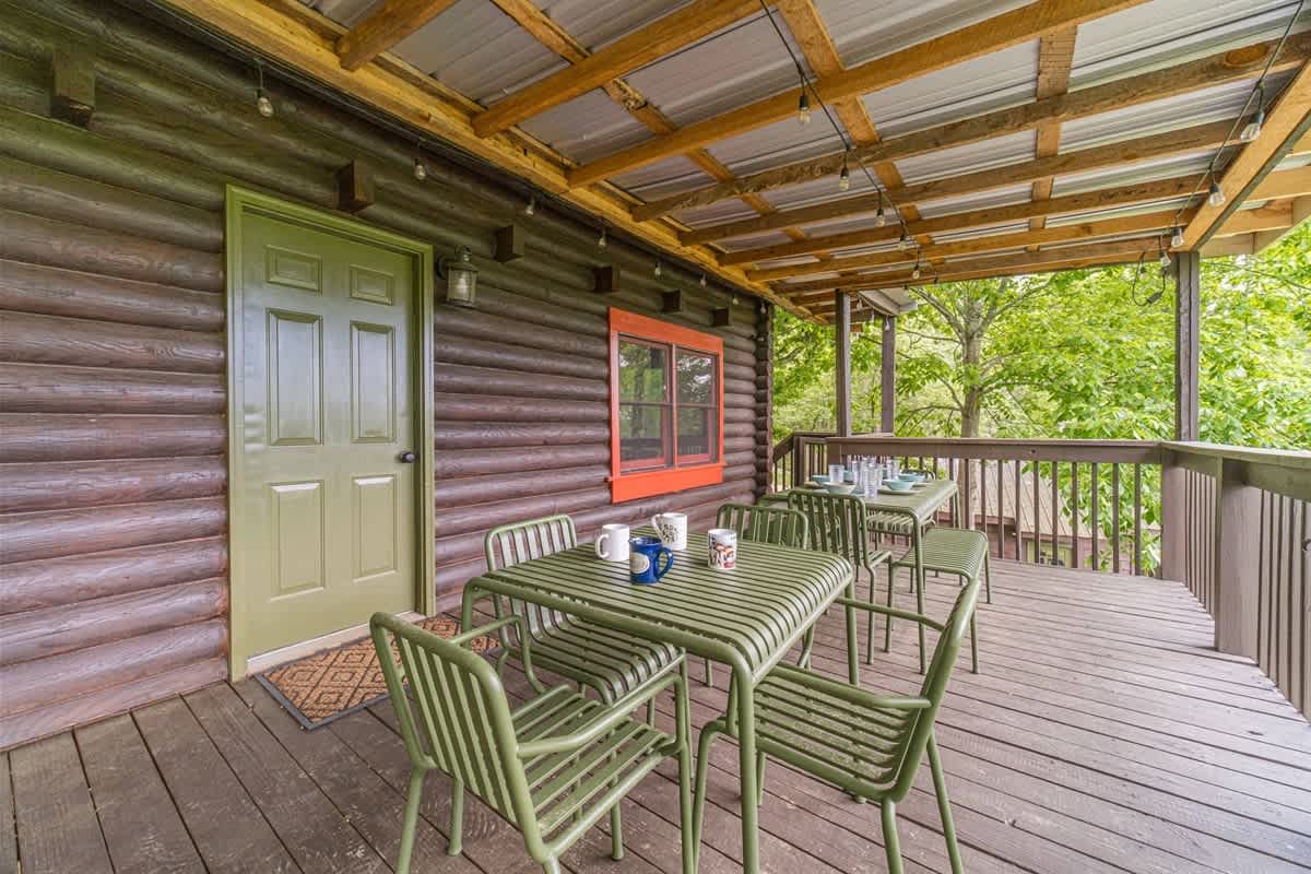 RIVER BEND LODGE- SOQUE RIVERFRONT LOG CABIN