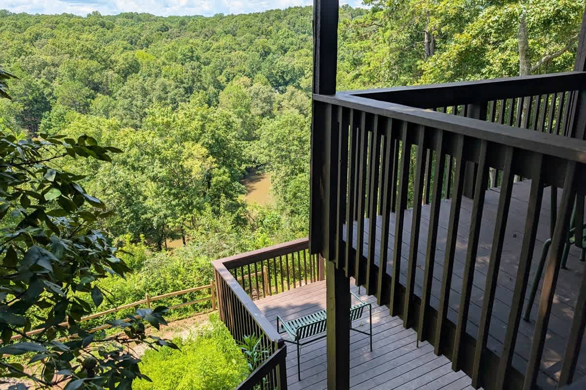 RIVER BEND LODGE- SOQUE RIVERFRONT LOG CABIN