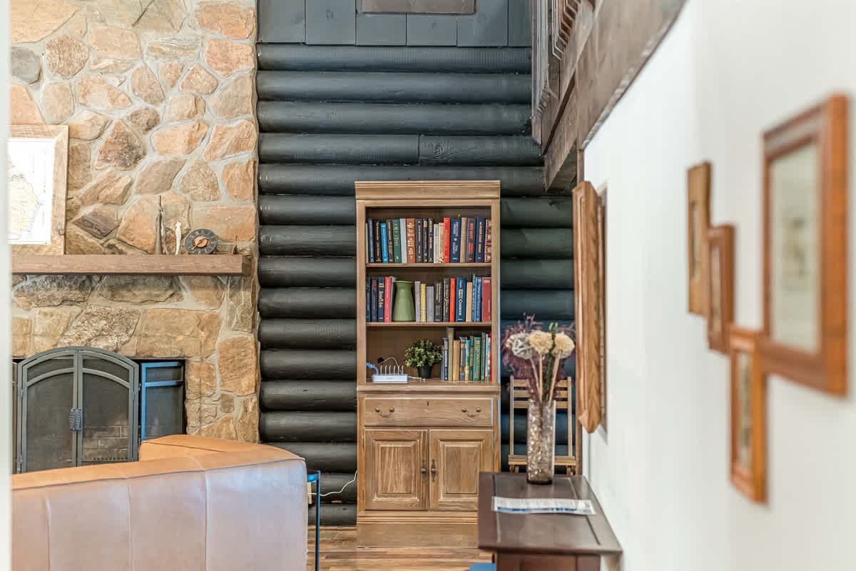RIVER BEND LODGE- SOQUE RIVERFRONT LOG CABIN