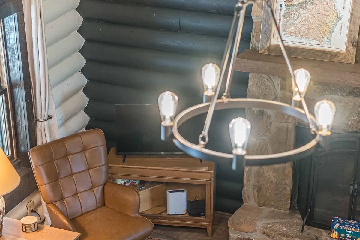RIVER BEND LODGE- SOQUE RIVERFRONT LOG CABIN