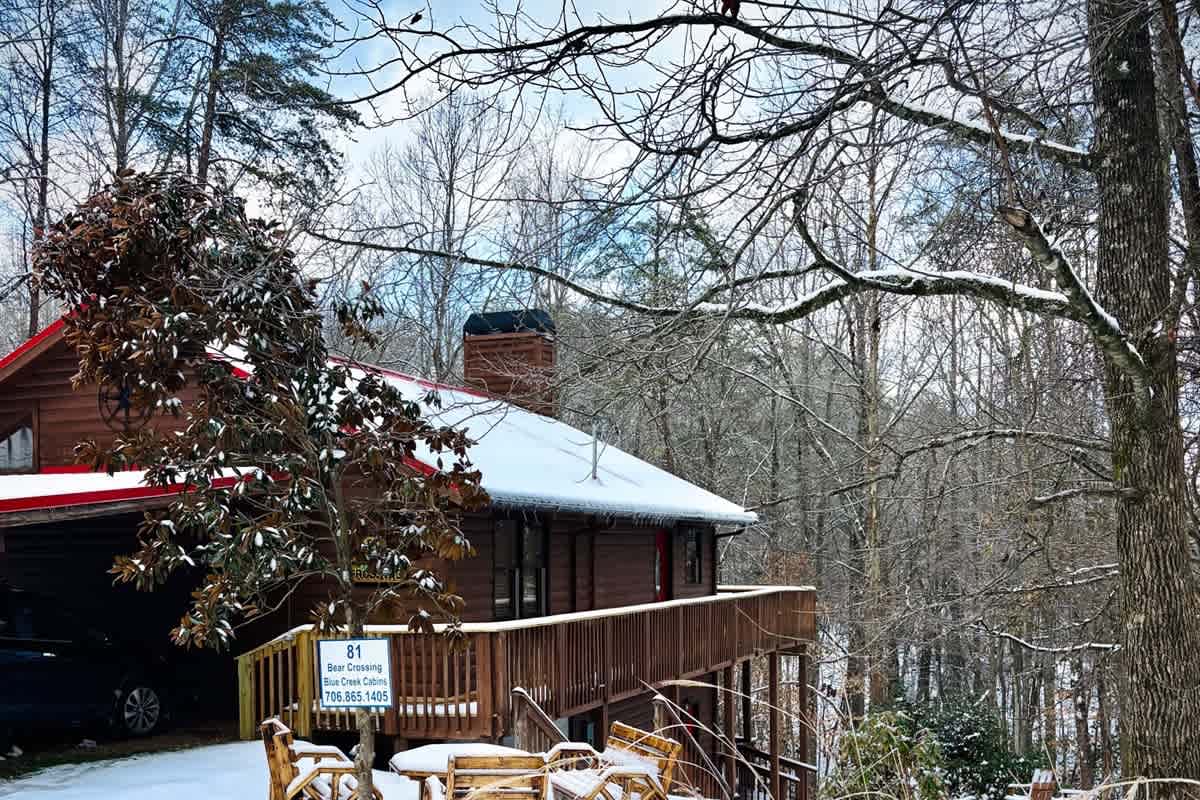 BEAR CROSSING - HOT TUB, GAME ROOM, SECLUDED