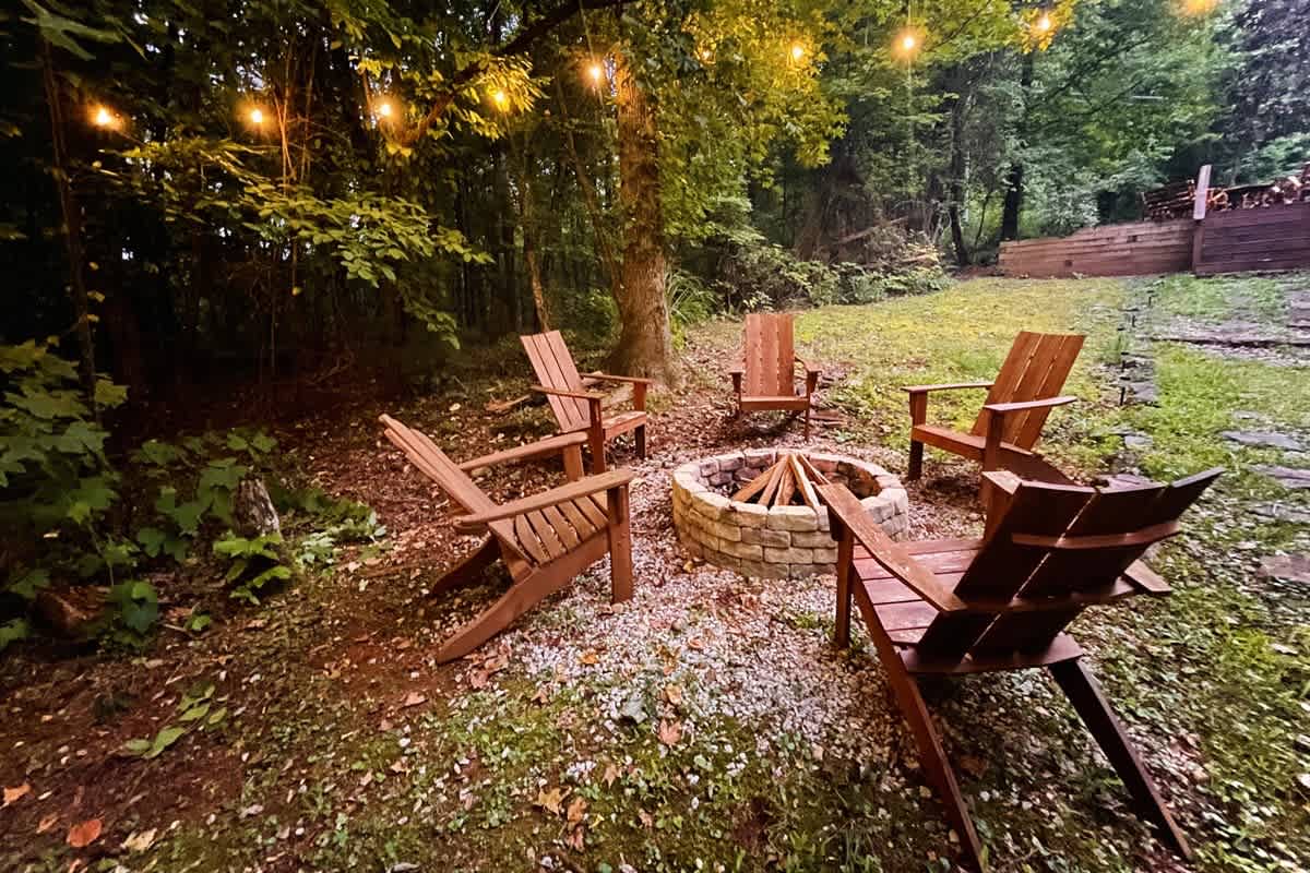 BEAR CROSSING - HOT TUB, GAME ROOM, SECLUDED