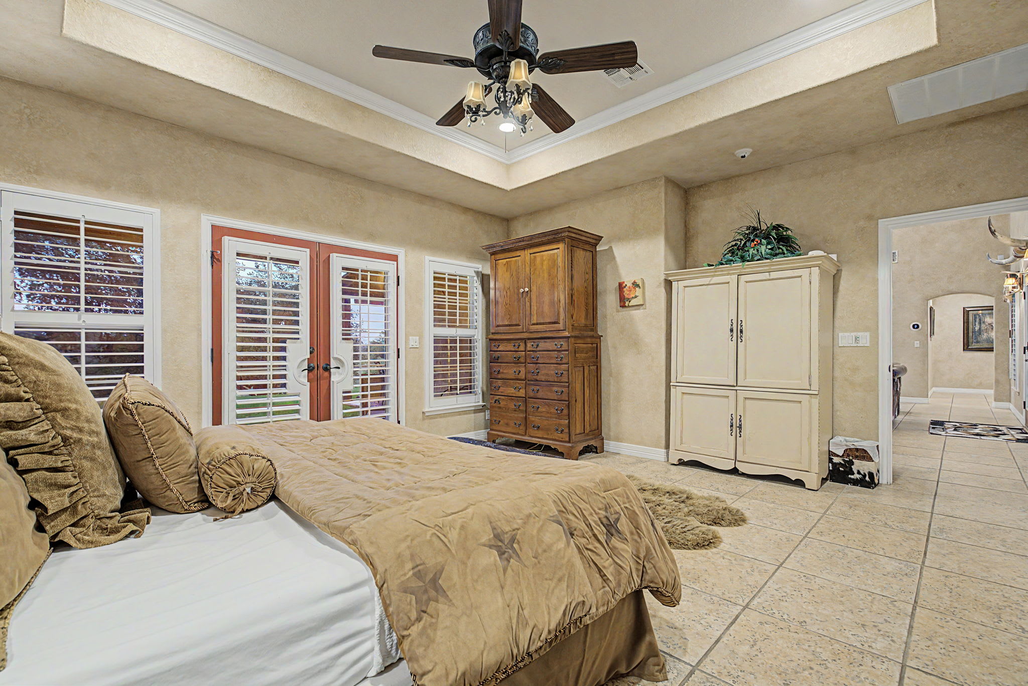 River House | 4-BDR Luxury Riverfront Estate | Photo 21