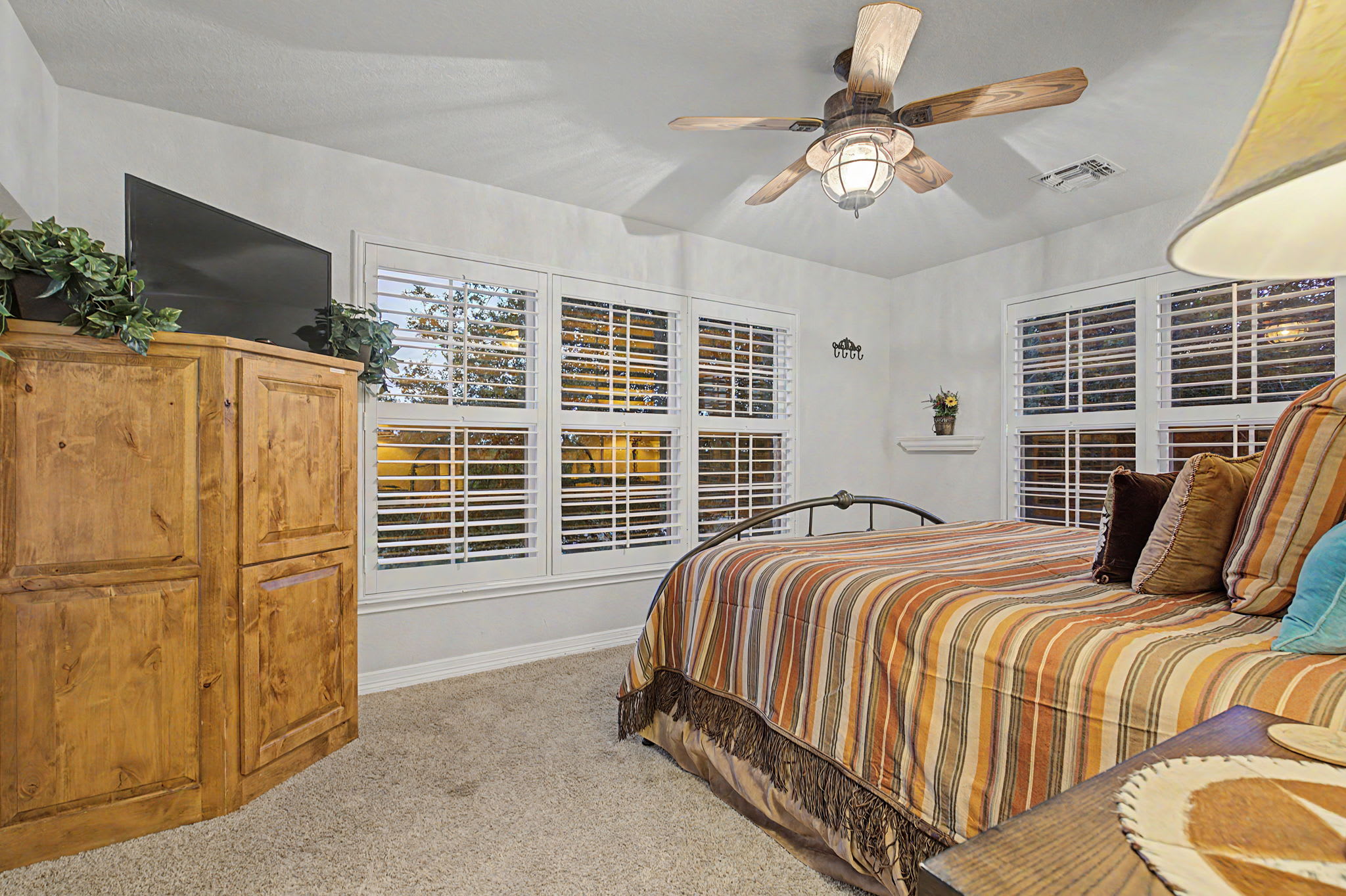 River House | 4-BDR Luxury Riverfront Estate | Photo 30