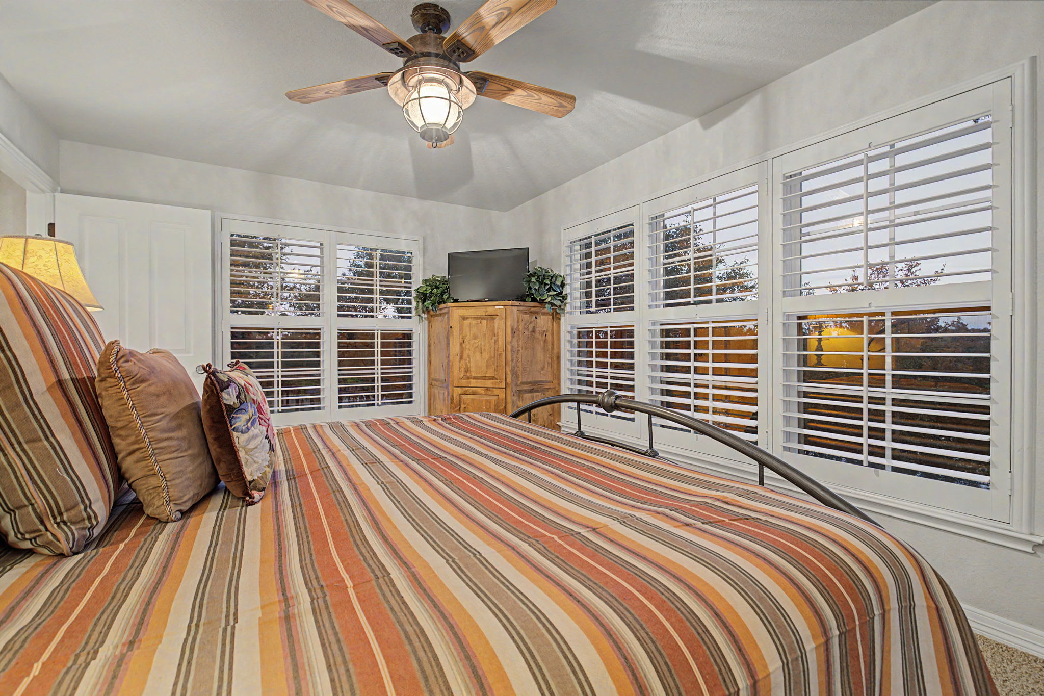 River House | 4-BDR Luxury Riverfront Estate | Photo 29