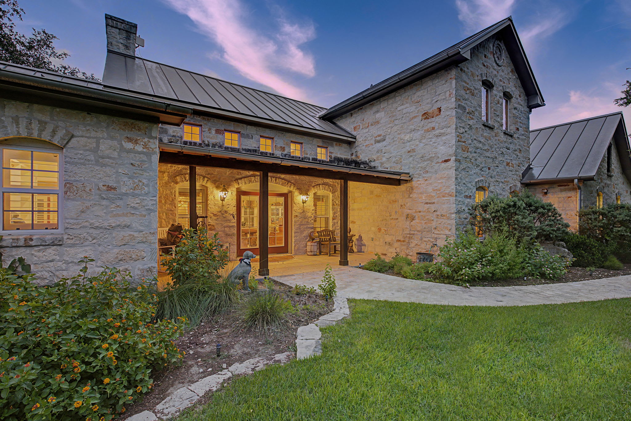 River House | 4-BDR Luxury Riverfront Estate | Photo 40