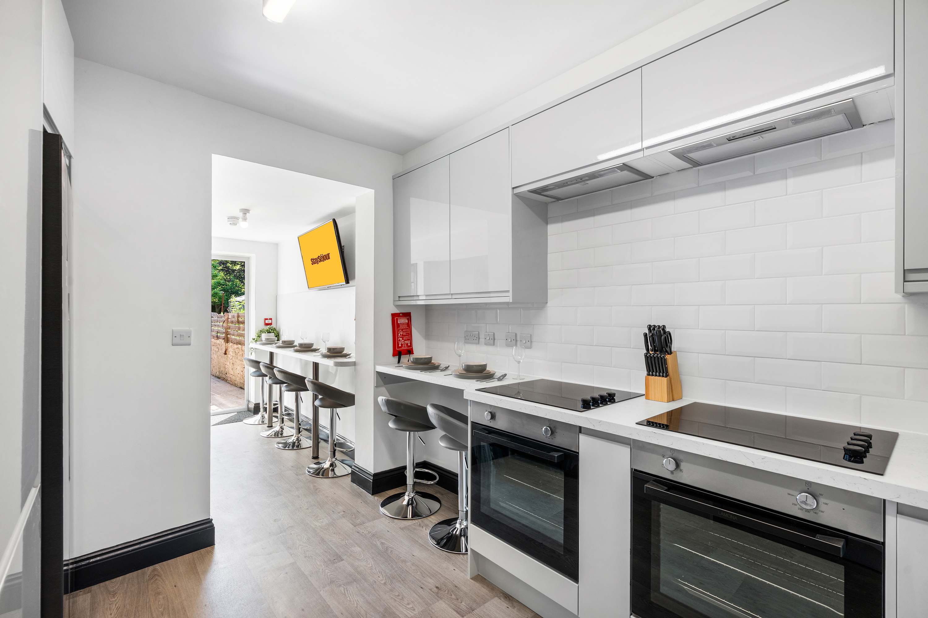 Spacious 6-Bed Contractor House | 5 Bathrooms | Free Parking