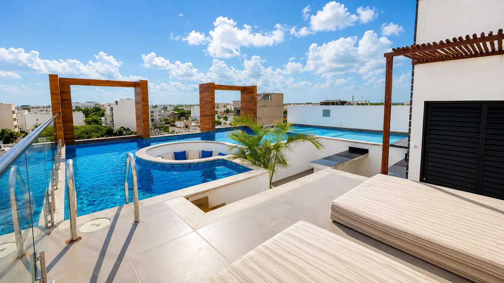 Sunny Rooftop Pool Studio Downtown · Cosmo 42