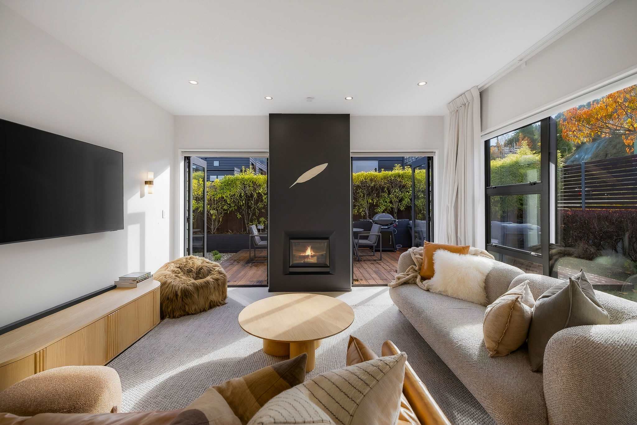 CedarStay Intimate Hideaway Luxury CBD Hot Tub BBQ