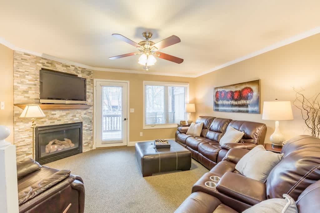 RIVERFRONT IN HELEN | HOT TUB | POOL TABLE | WI-FI