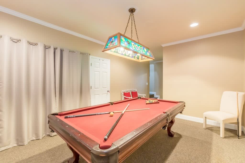 RIVERFRONT IN HELEN | HOT TUB | POOL TABLE | WI-FI