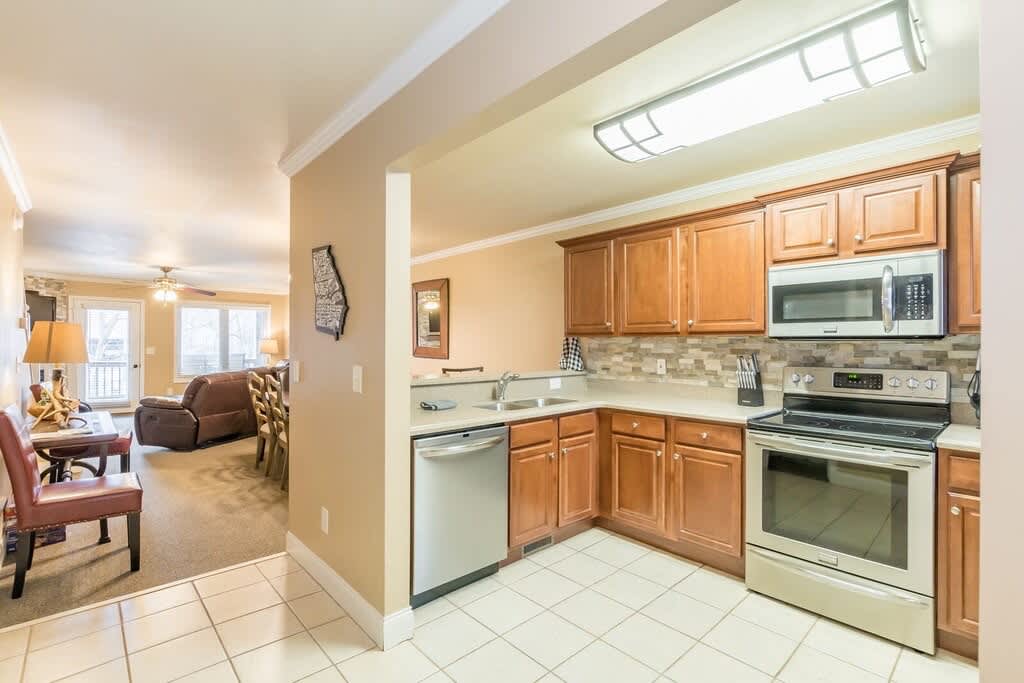 RIVERFRONT IN HELEN | HOT TUB | POOL TABLE | WI-FI