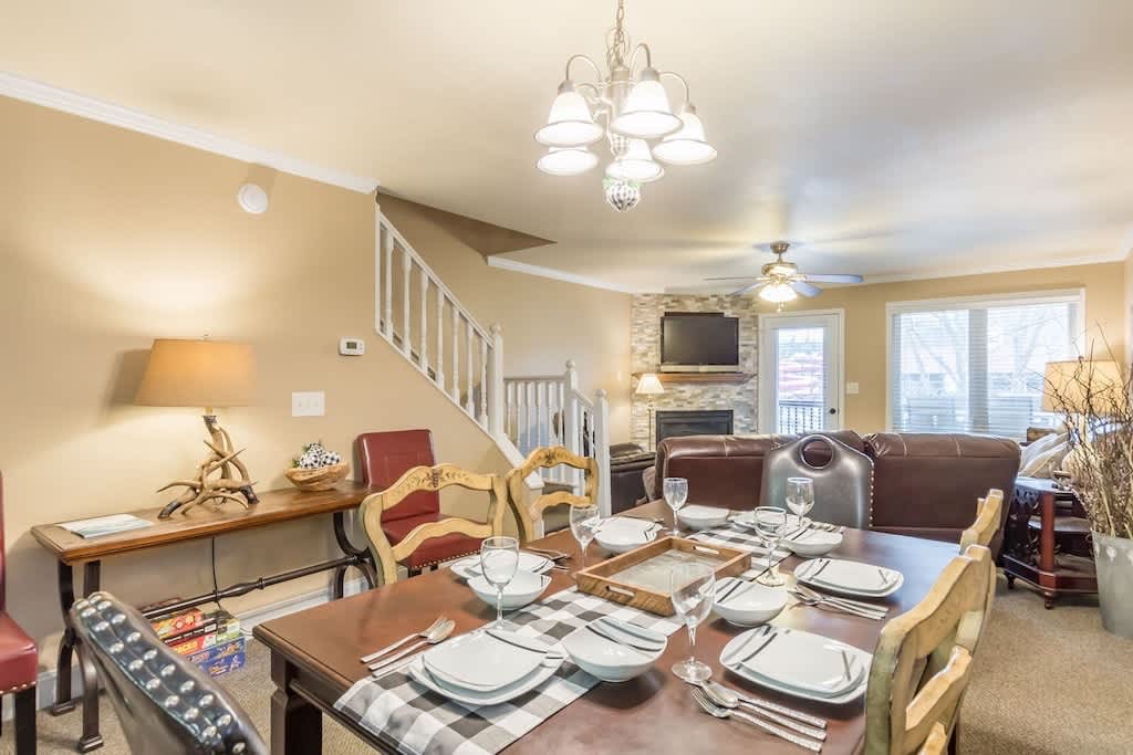 RIVERFRONT IN HELEN | HOT TUB | POOL TABLE | WI-FI