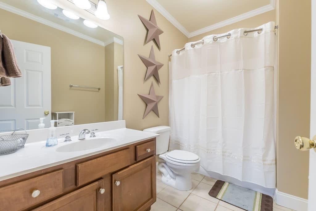 RIVERFRONT IN HELEN | HOT TUB | POOL TABLE | WI-FI
