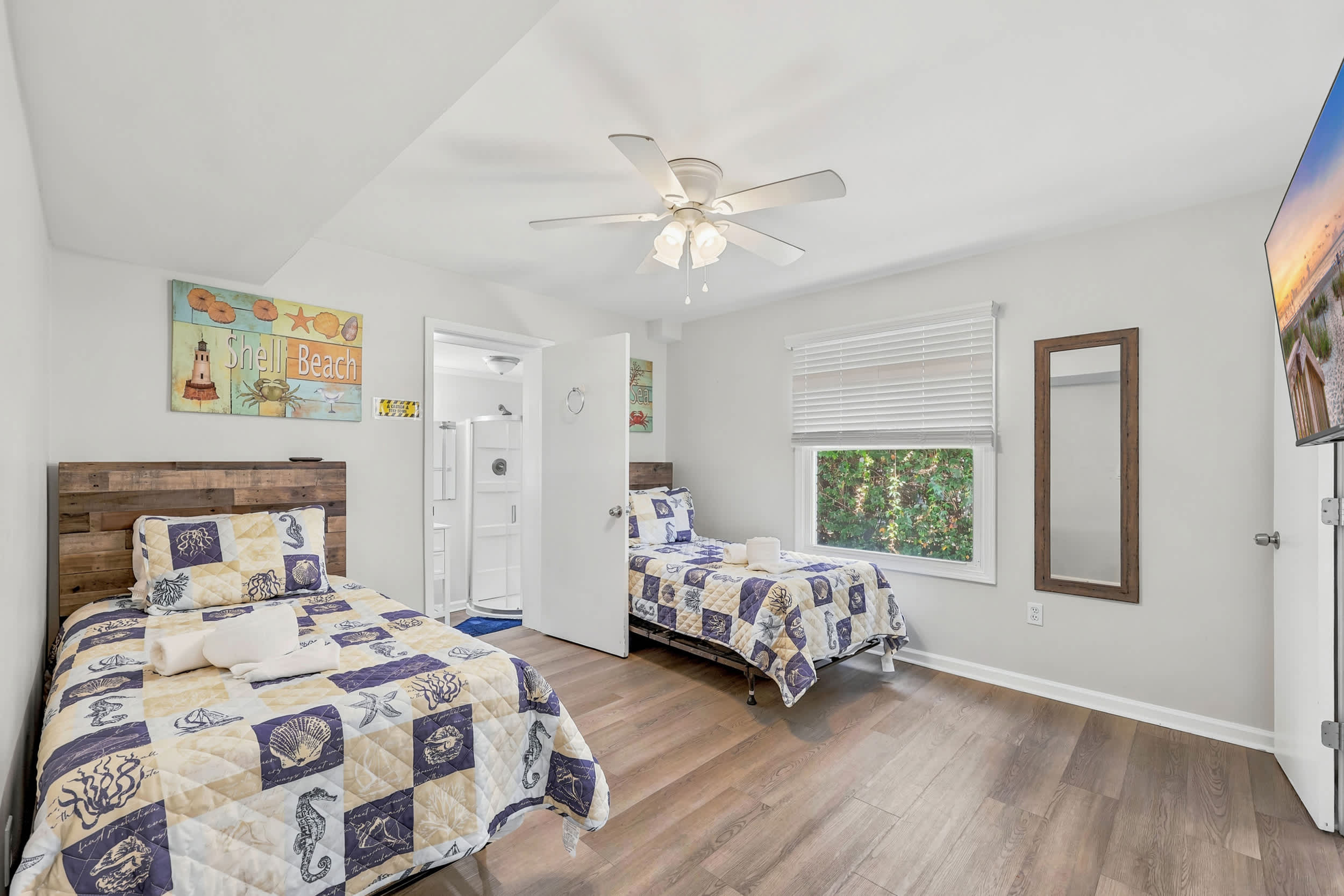 Wavecrest Grand with Pool Great for Groups