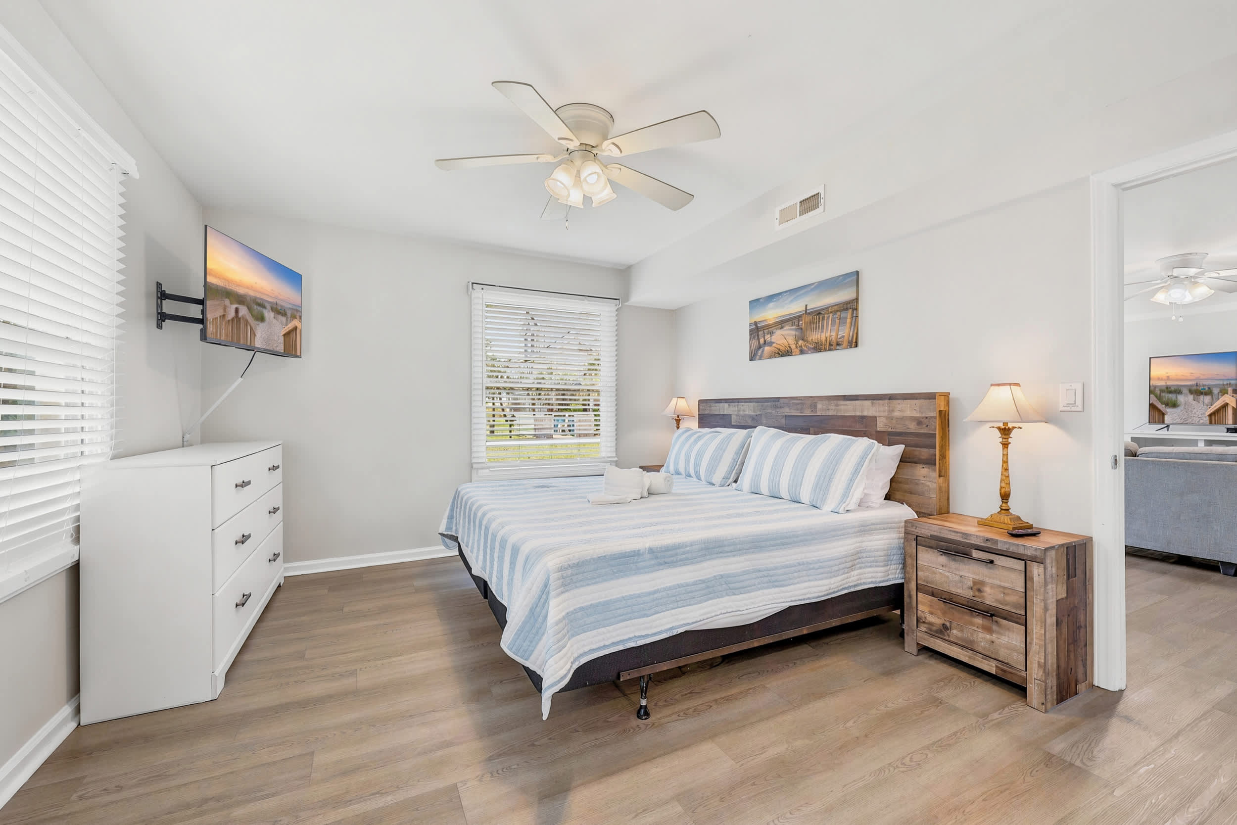 Wavecrest Grand with Pool Great for Groups