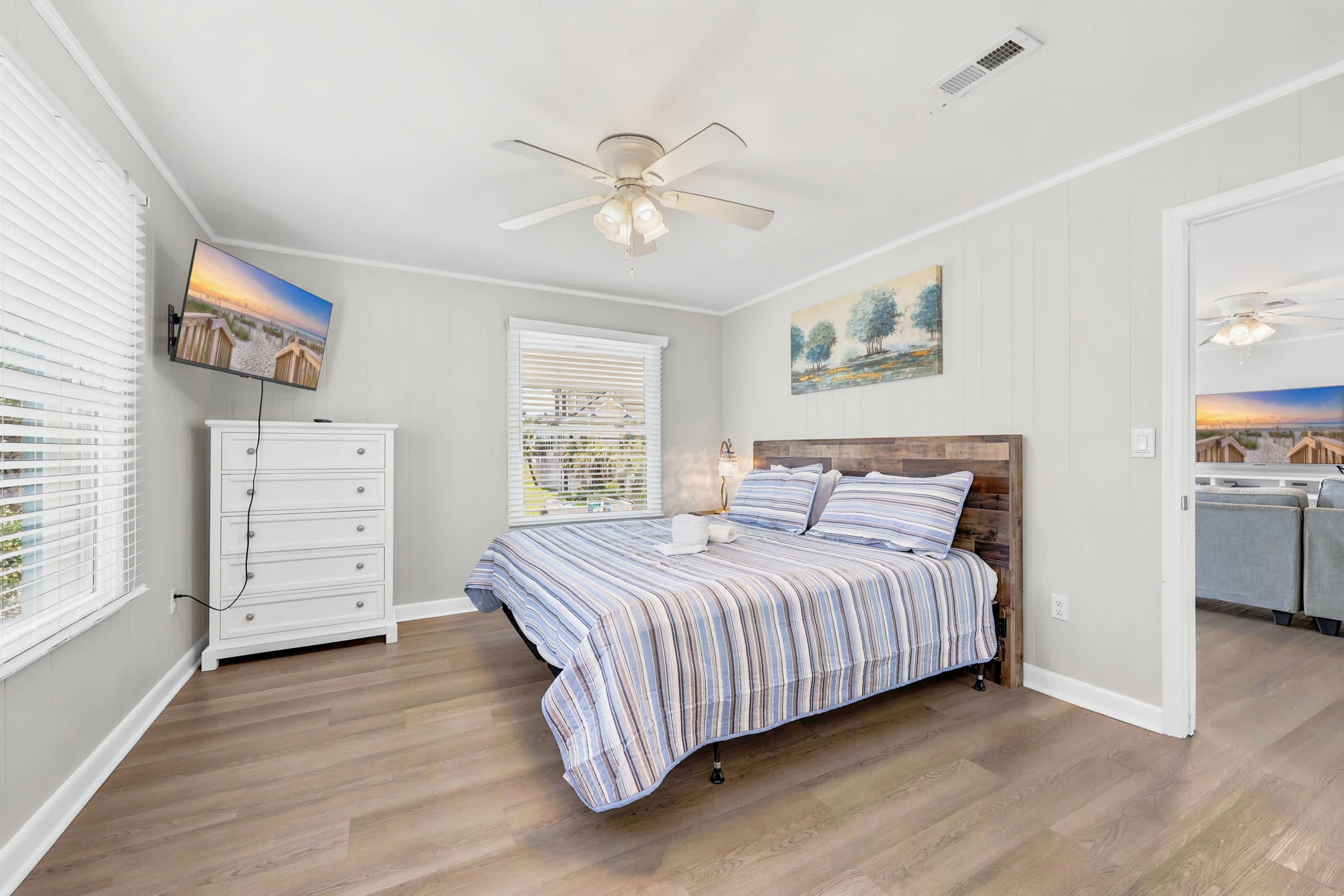 Wavecrest Grand with Pool Great for Groups