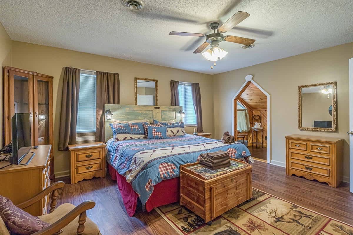 CONDO | BALCONY OVERLOOKING RIVER | DOWNTOWN HELEN