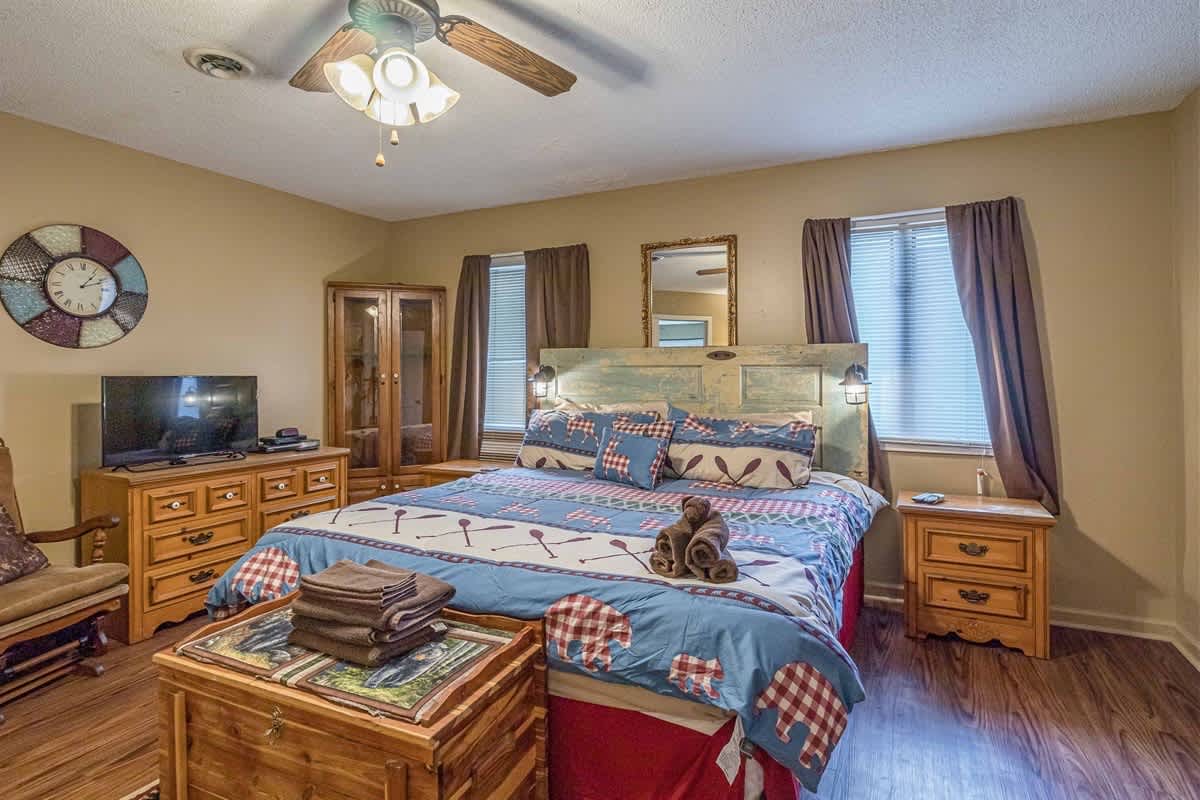 CONDO | BALCONY OVERLOOKING RIVER | DOWNTOWN HELEN