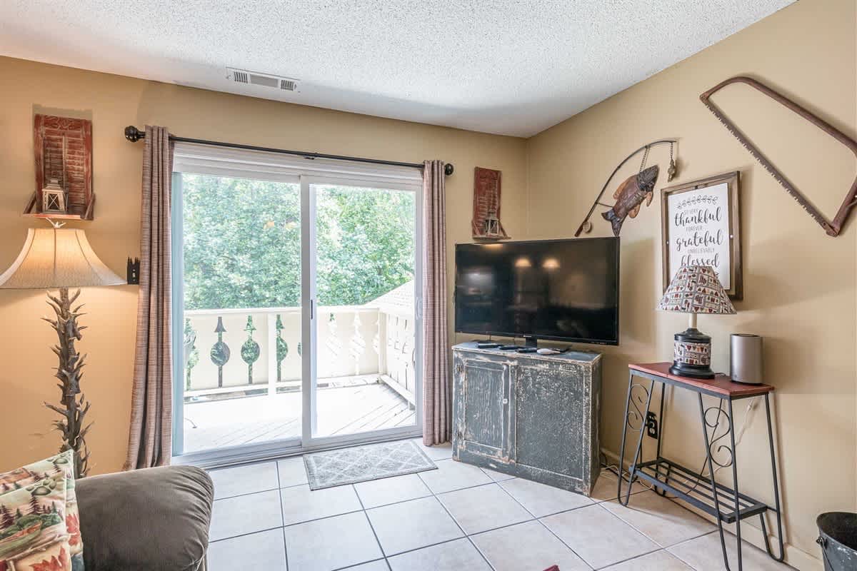CONDO | BALCONY OVERLOOKING RIVER | DOWNTOWN HELEN