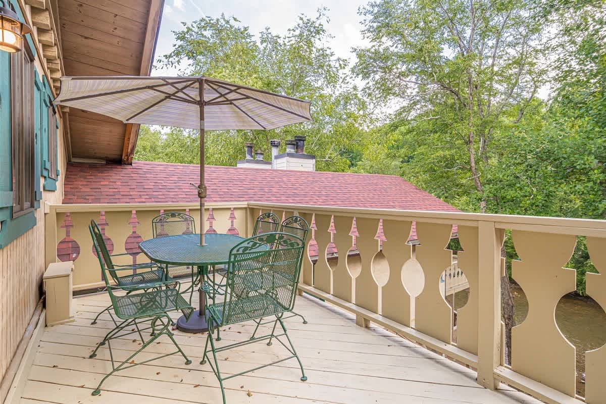 CONDO | BALCONY OVERLOOKING RIVER | DOWNTOWN HELEN
