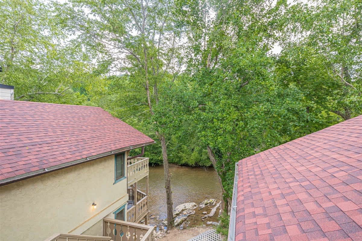 CONDO | BALCONY OVERLOOKING RIVER | DOWNTOWN HELEN