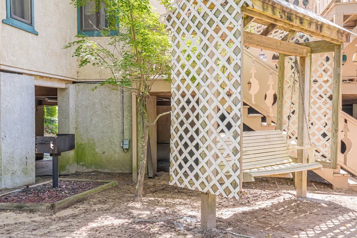 CONDO | BALCONY OVERLOOKING RIVER | DOWNTOWN HELEN